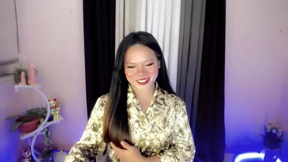 bella_ngo Webcam Chat August 12, 2026