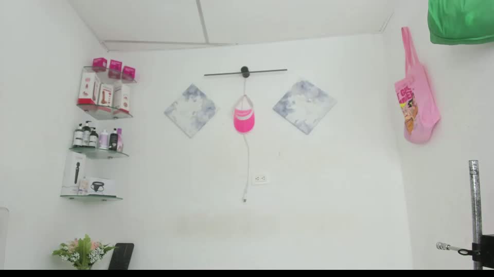 sweet_litle Webcam Chat August 12, 2026