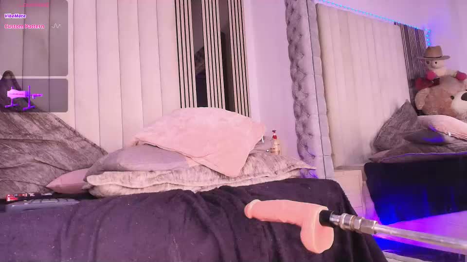 lizzyponcee Webcam Chat August 12, 2026