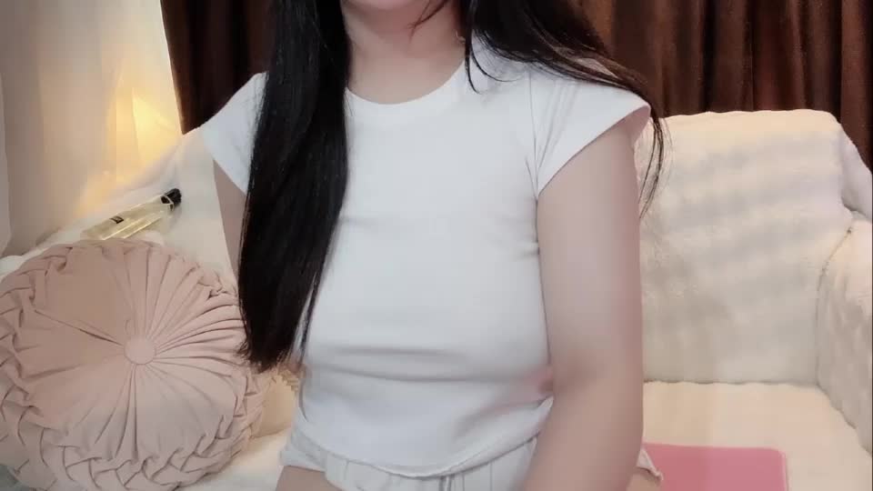 clari_yumi Webcam Chat August 12, 2026