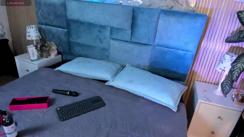 delphine_doll Webcam Chat August 13, 2026