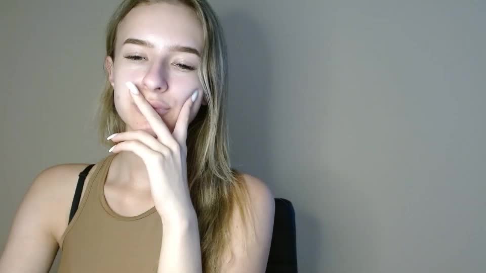 tiarasmile Webcam Chat August 14, 2026