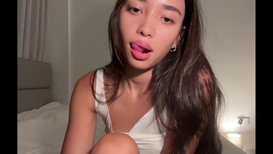 lily_bunnyy Webcam Chat August 14, 2026