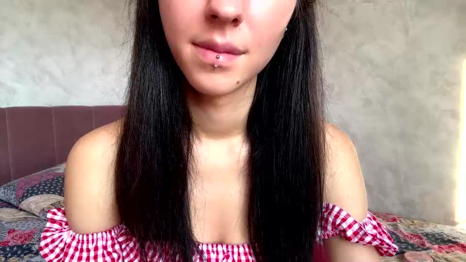 laurelimaino Webcam Chat August 14, 2026