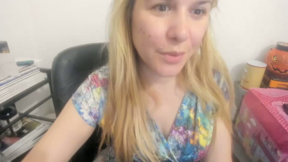 artsyandcraftsy_ Webcam Chat August 14, 2026
