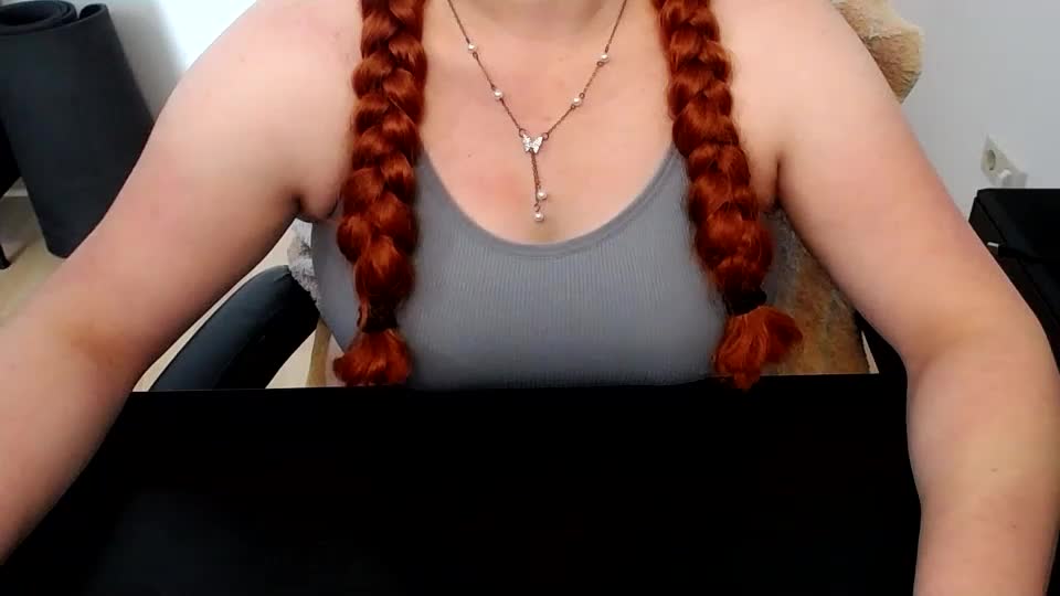 elly_petite Webcam Chat August 14, 2026