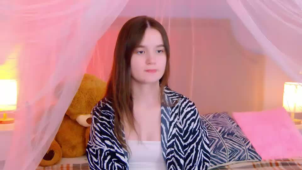 strawbunnybite Webcam Chat August 15, 2026
