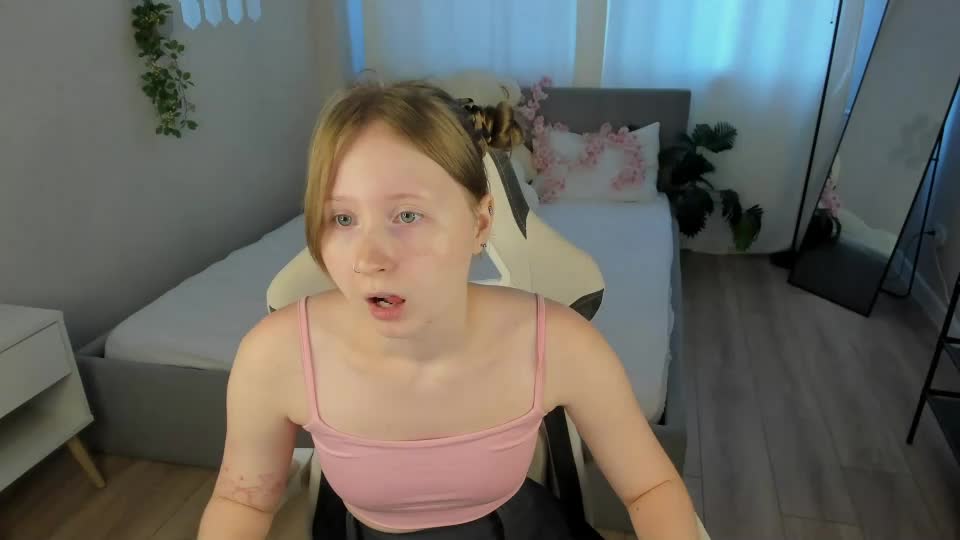 lilitiny Webcam Chat August 15, 2026