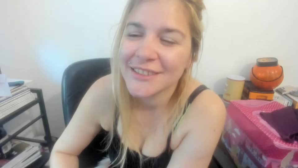 artsyandcraftsy_ Webcam Chat August 15, 2026