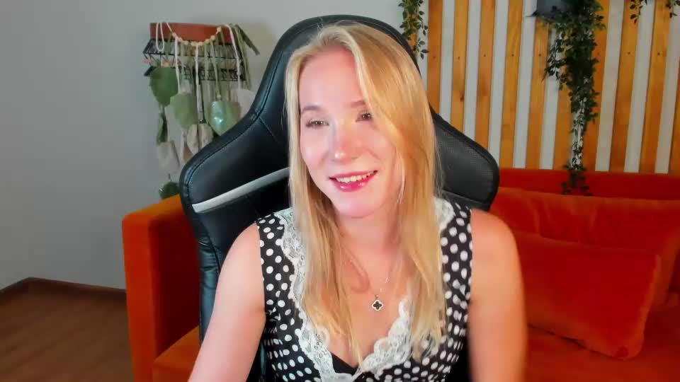 elaravoltage Webcam Chat August 15, 2026