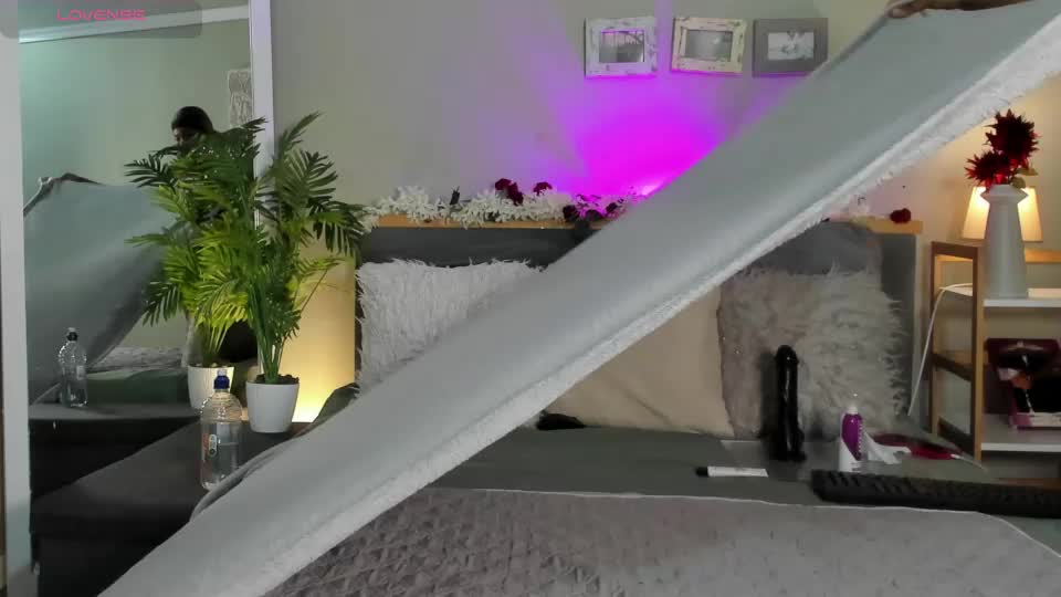 britneyjoness Webcam Chat August 15, 2026
