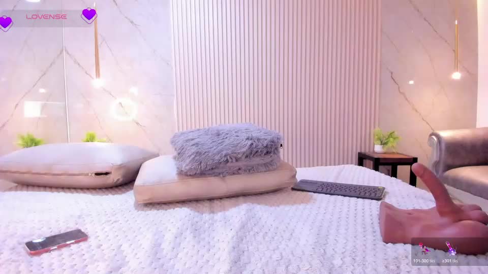 luna_taylorss Webcam Chat August 15, 2026