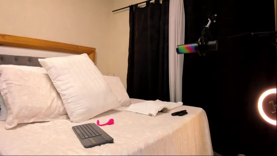 bellarose_____ Webcam Chat August 15, 2026