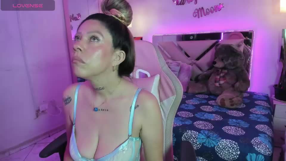 karly_moonn Webcam Chat August 15, 2026