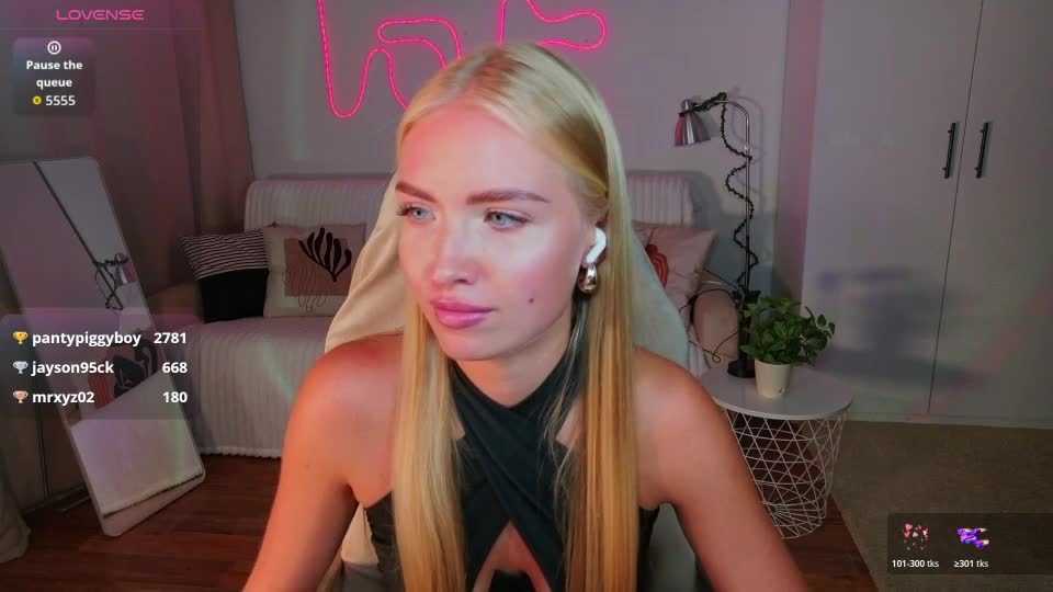 blonde_vibe Webcam Chat August 15, 2026