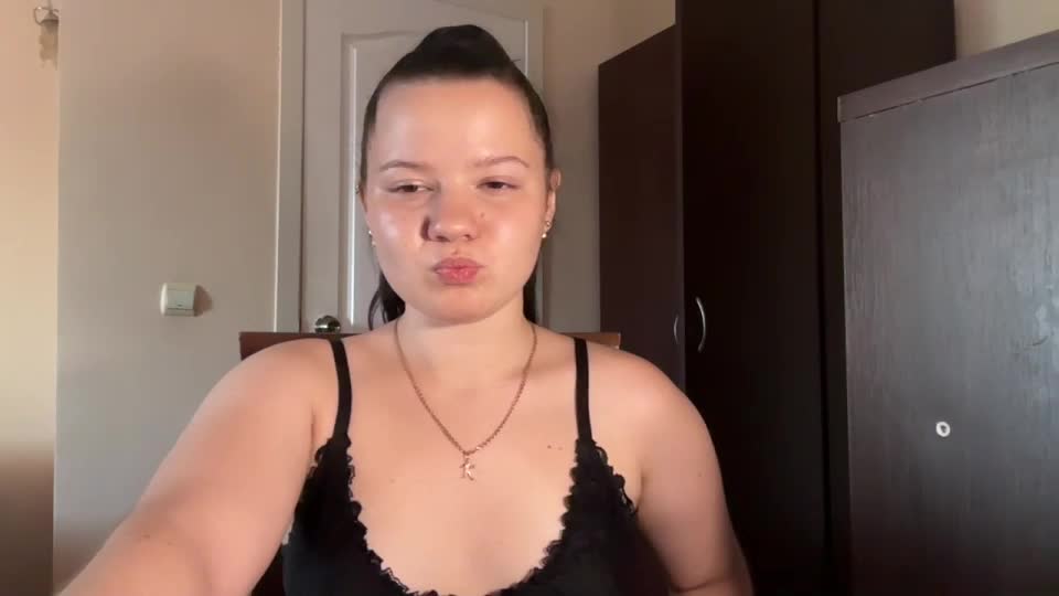 girl_cute07 Webcam Chat August 15, 2026
