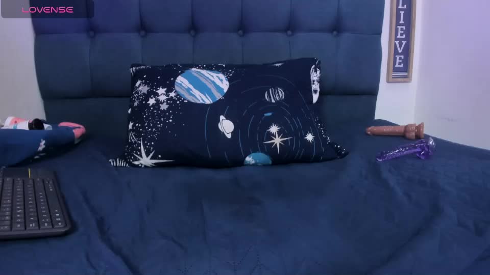 naniis_wish Webcam Chat August 15, 2026