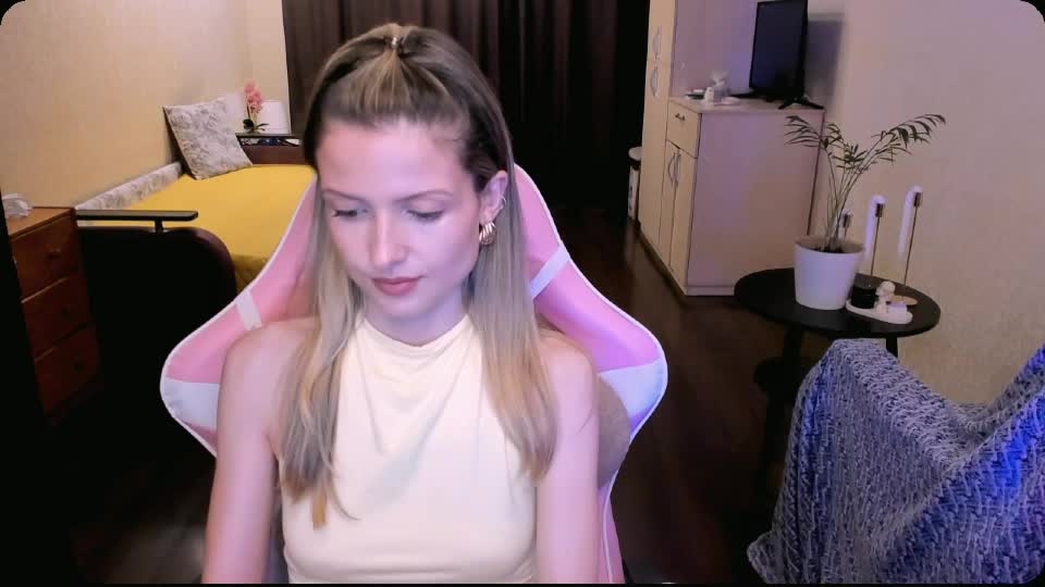 julie_flores Webcam Chat August 15, 2026