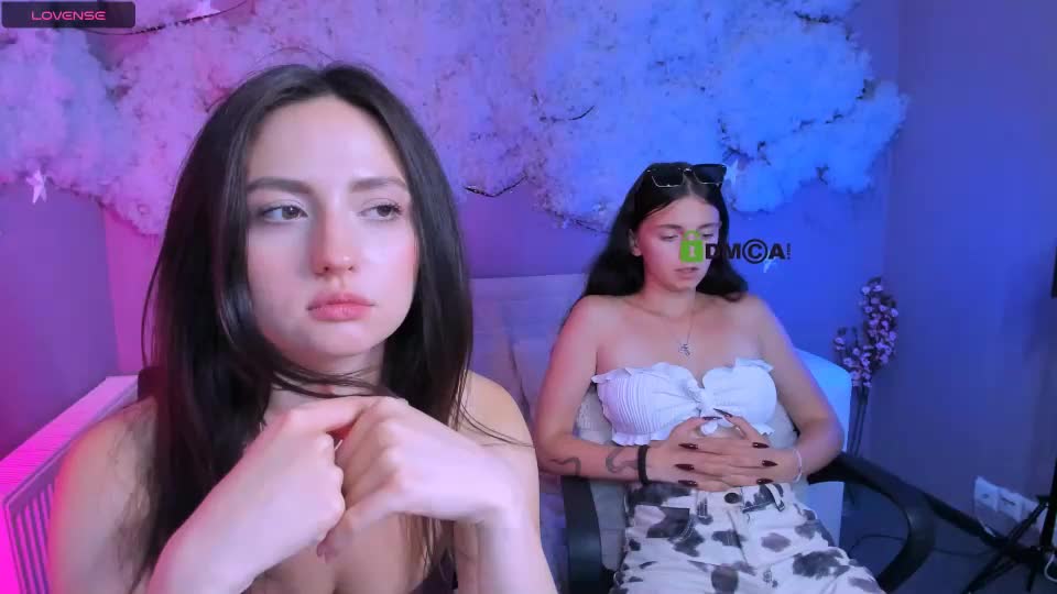 caroline_honeyy Webcam Chat August 15, 2026