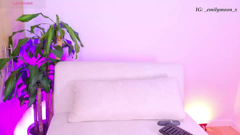 _emilymoon_x Webcam Chat August 16, 2026