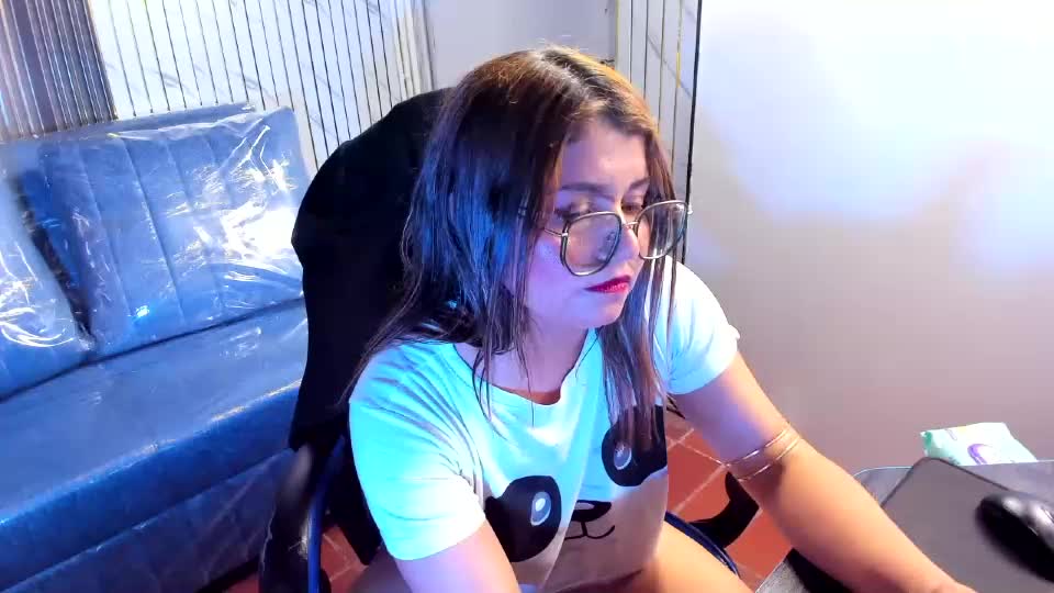 laura_marttin Webcam Chat August 16, 2026