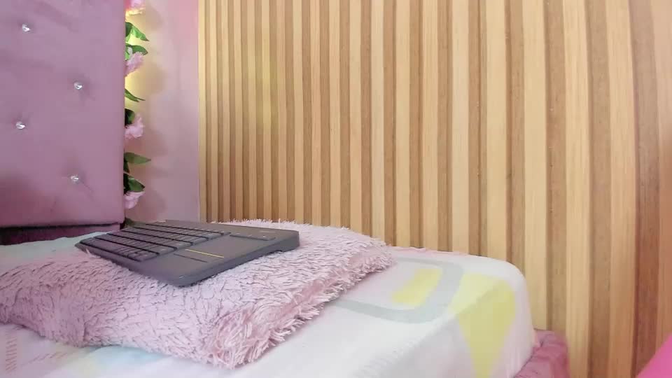 lovely__kiss__ Webcam Chat August 16, 2026