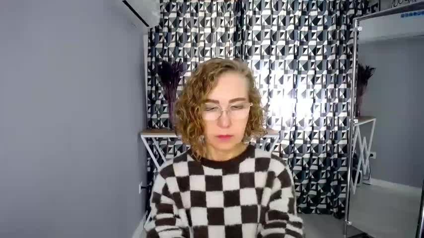 queen_a_n_i Webcam Chat August 16, 2026