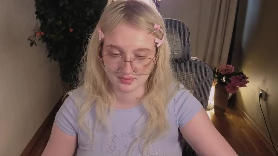snowflakeskitty Webcam Chat August 16, 2026