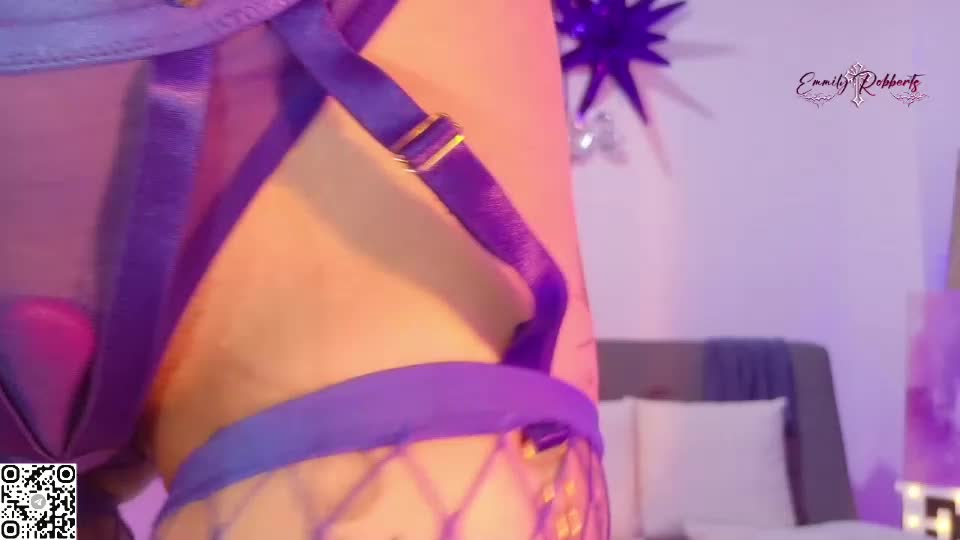 emi_roberts Webcam Chat August 16, 2026