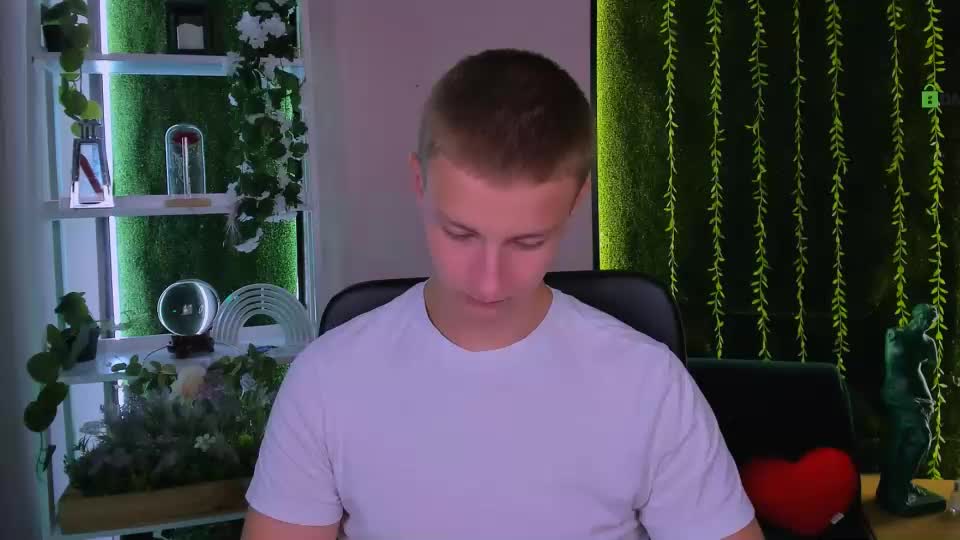 noah_nero Webcam Chat August 17, 2026