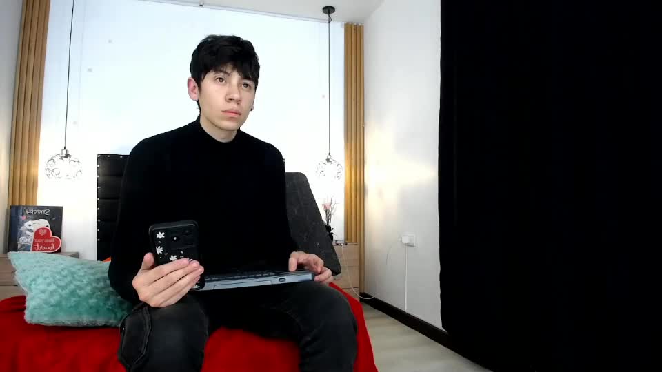 ethan_grayy Webcam Chat August 17, 2026