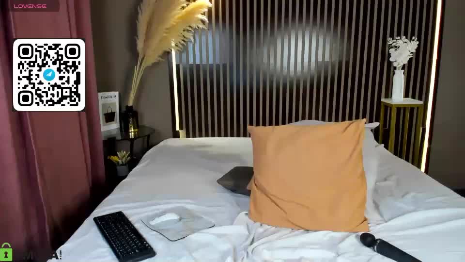 bella_stewartt Webcam Chat August 17, 2026