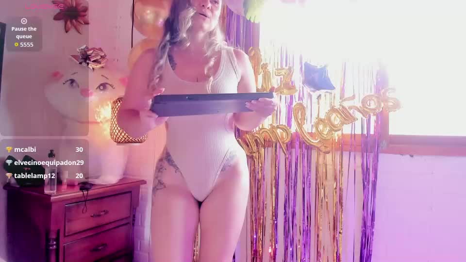 bella_volup Webcam Chat August 18, 2026
