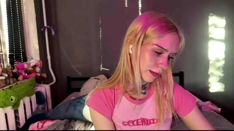 sexy_cute18 Webcam Chat August 18, 2026