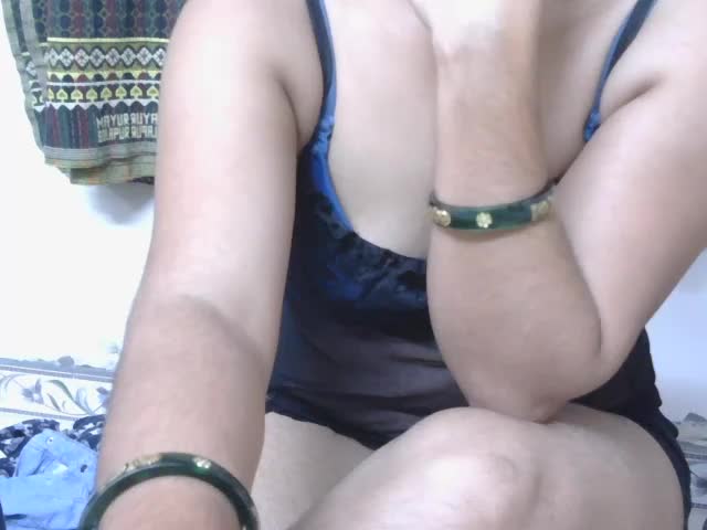 zoya_4u Webcam Chat August 18, 2026