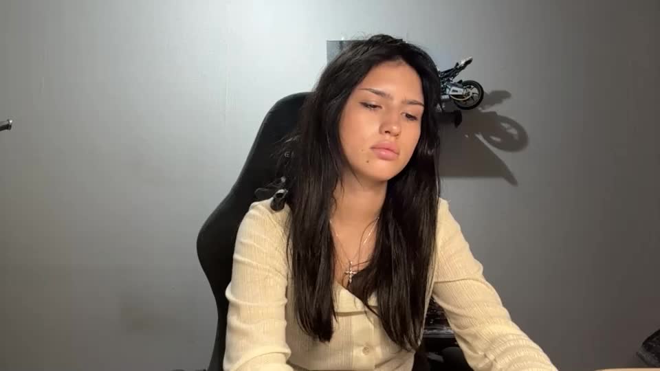 lovelladonaghe Webcam Chat August 18, 2026