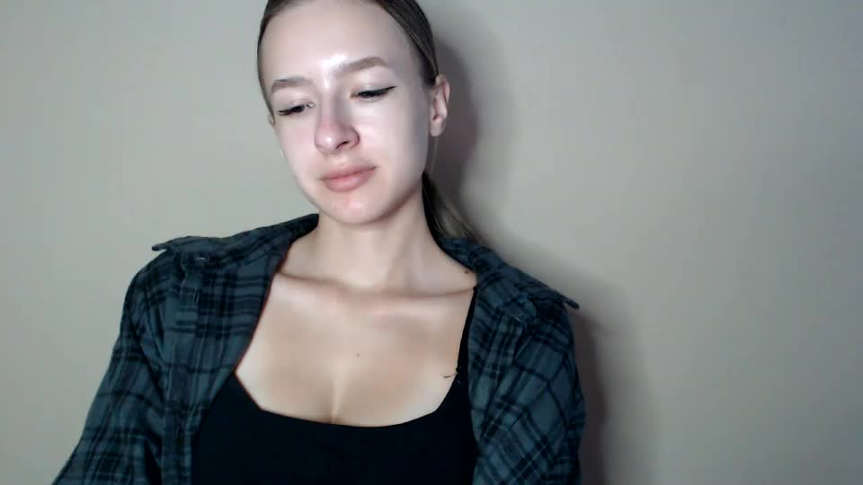 tiarasmile Webcam Chat August 18, 2026