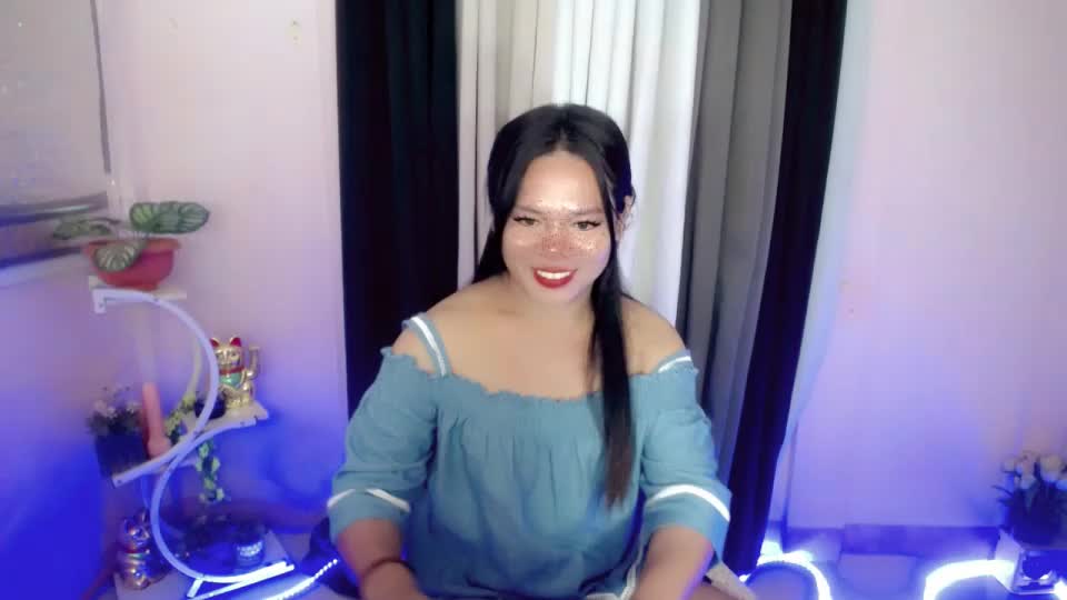 bella_ngo Webcam Chat August 18, 2026
