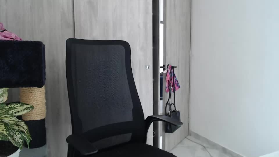 divineisis Webcam Chat August 18, 2026