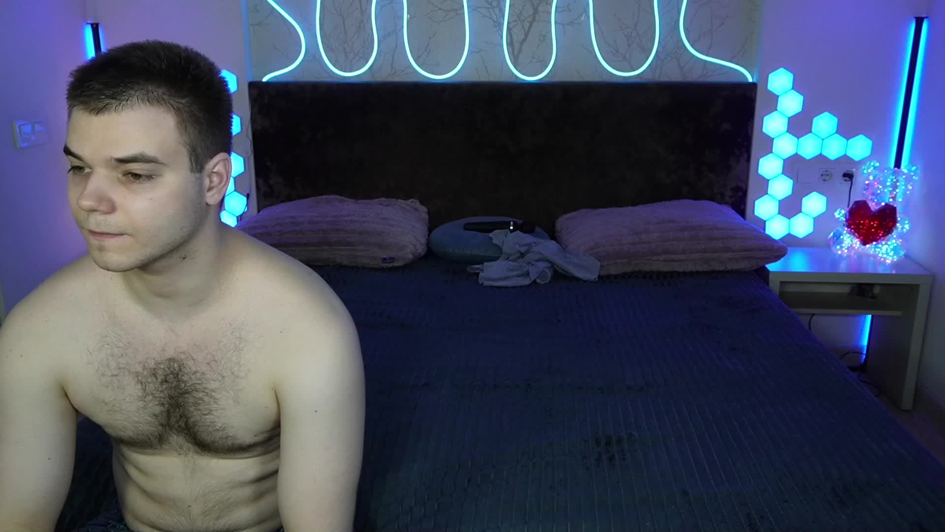 VikkiAndGeorge Webcam Chat August 18, 2026