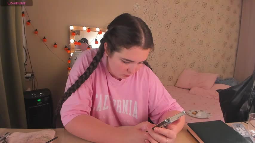 Alice_next_door Webcam Chat August 18, 2026