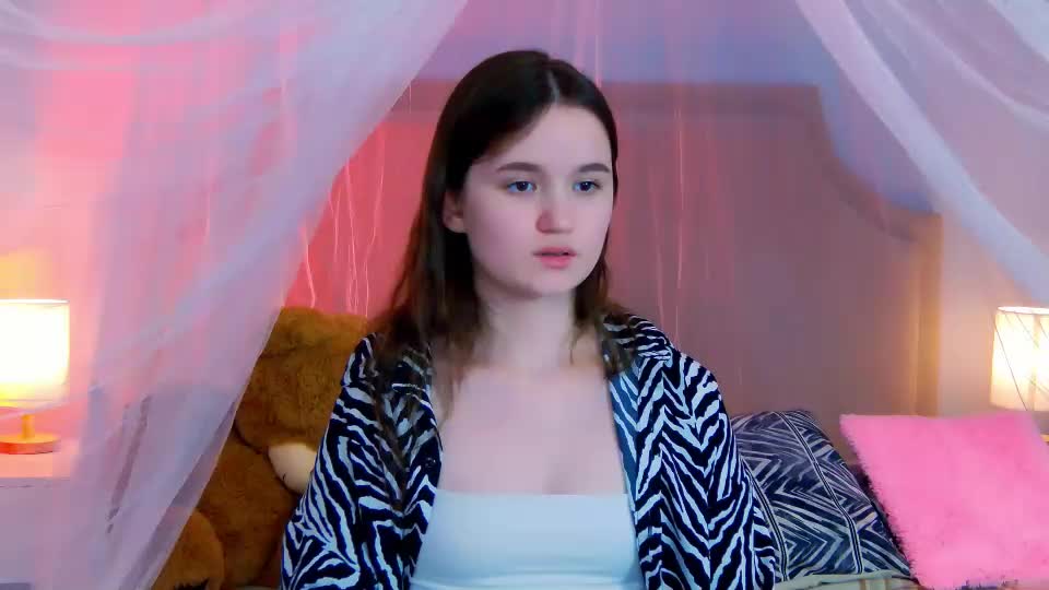 strawbunnybite Webcam Chat August 18, 2026