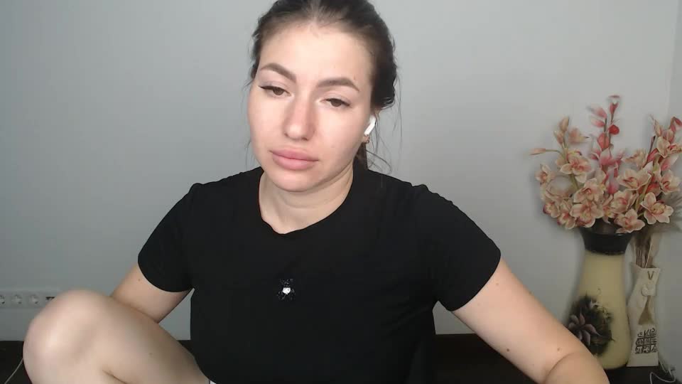trinny_love Webcam Chat August 18, 2026
