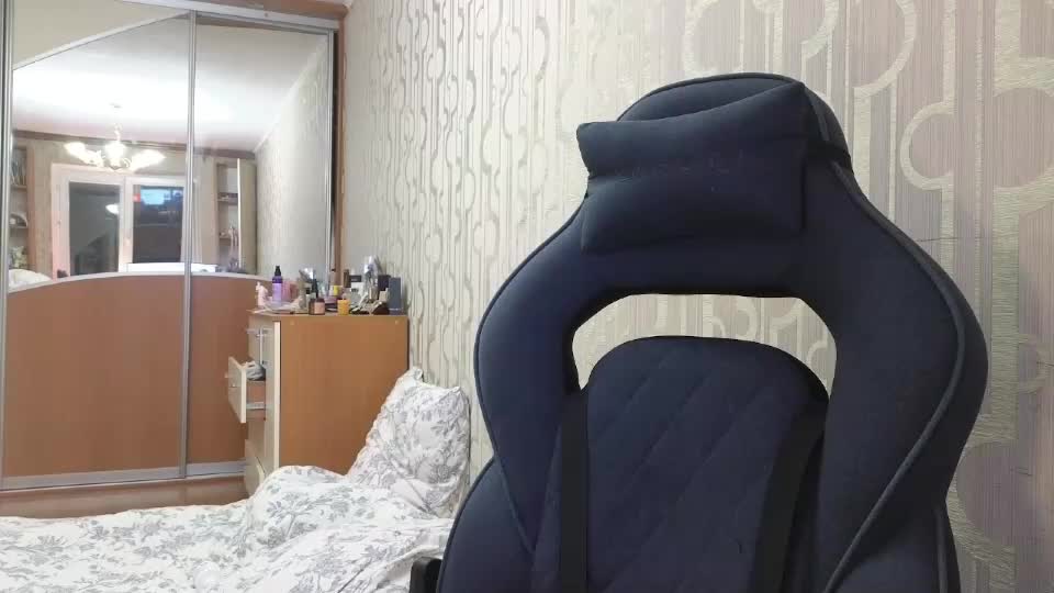 evi_woow Webcam Chat August 19, 2026