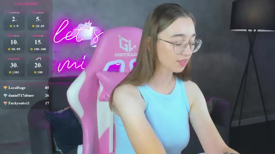 lucyy_green Webcam Chat August 19, 2026