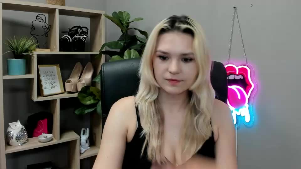 lilysweetxo Webcam Chat August 19, 2026