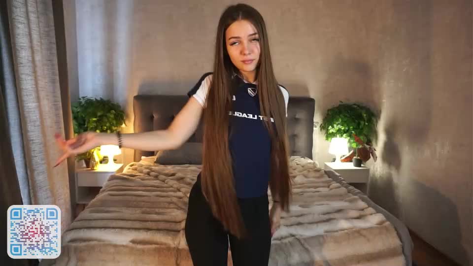 auroralowen Webcam Chat August 19, 2026