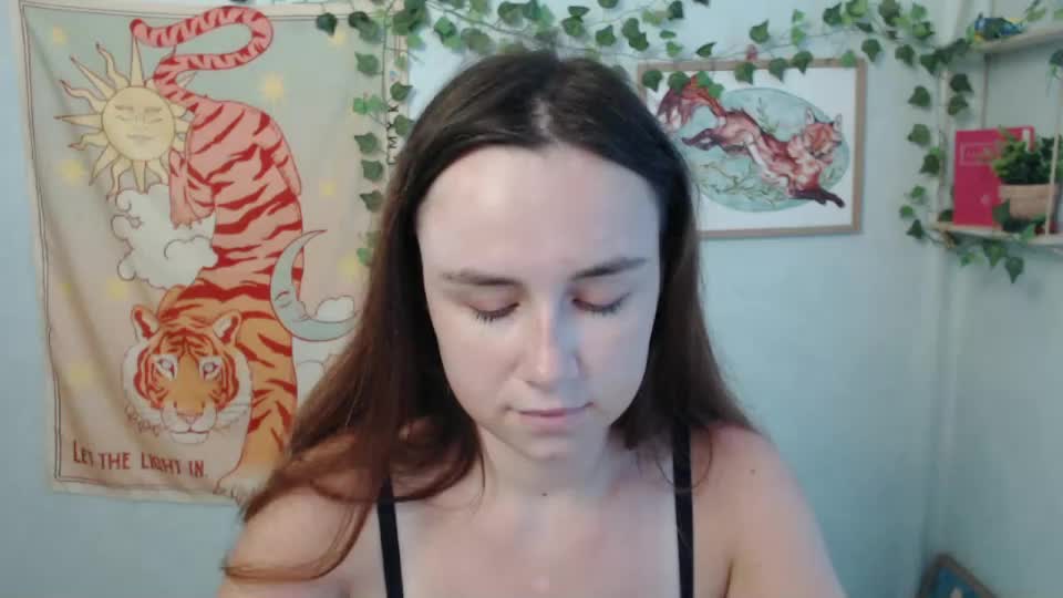 veryveryvery_shy Webcam Chat August 19, 2026