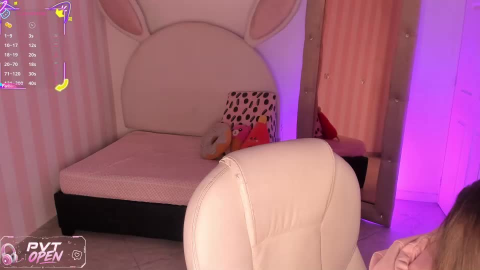 cherry_blond_ Webcam Chat August 20, 2026