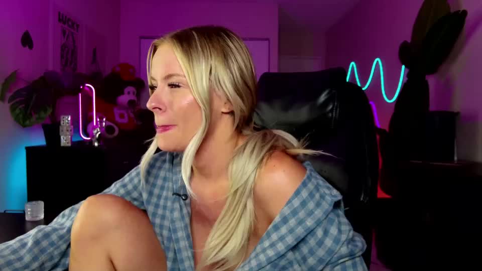oliviaowens Webcam Chat August 20, 2026
